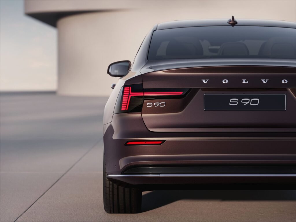 347793 Refreshed Volvo S90 Exterior