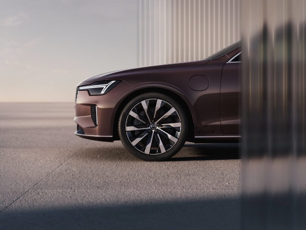 347795 Refreshed Volvo S90 Exterior